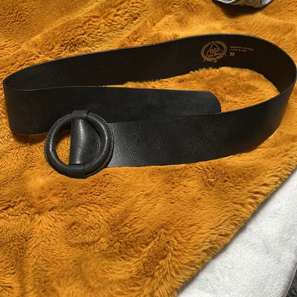 GAP Genuine Leather Belt - Picture 2 of 4